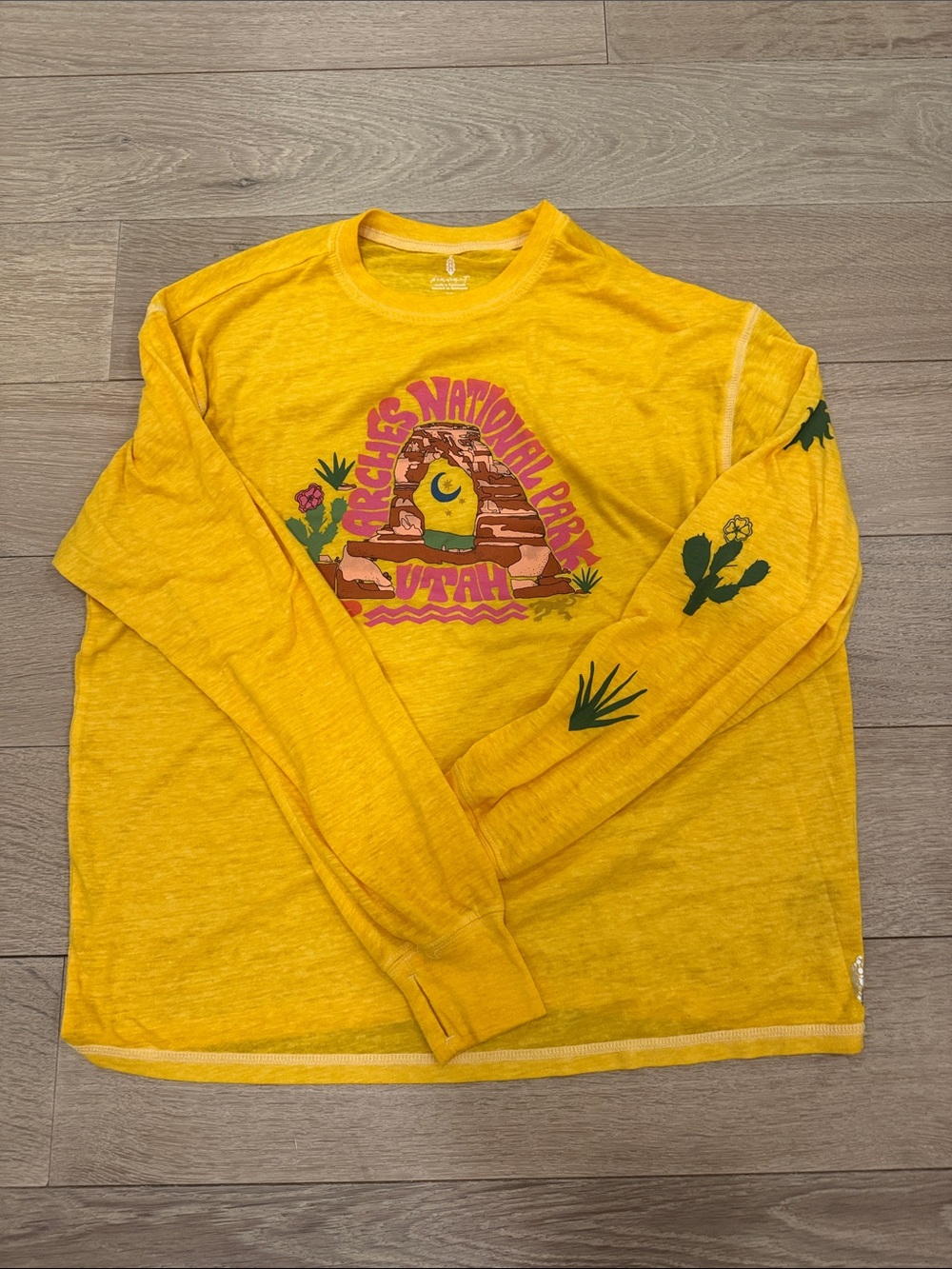 Free People Movement Yellow
Arches National Park Utah Long
Sleeve Tee Size Small - Picture 2 of 5